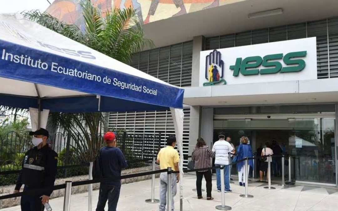 LEY REFORMATORIA A LA LEY DE SEGURIDAD SOCIAL Y A LA LEY DEL BANCO DEL INSTITUTO ECUATORIANO DE SEGURIDAD SOCIAL